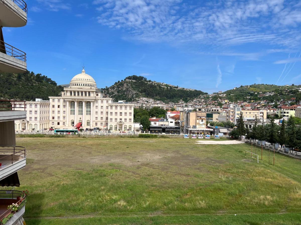 Entire Apartment Castle View Berat Bagian luar foto