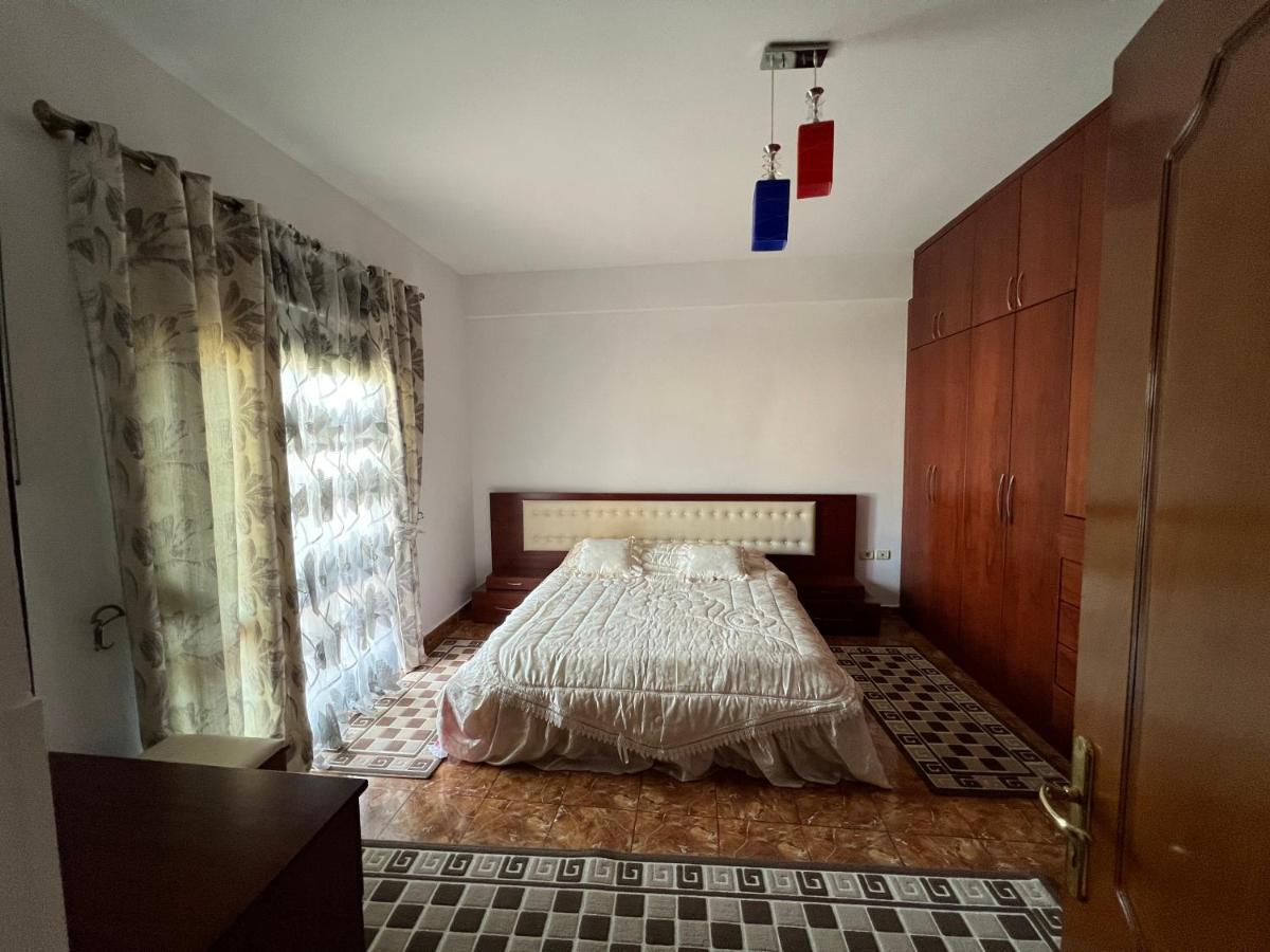 Entire Apartment Castle View Berat Bagian luar foto