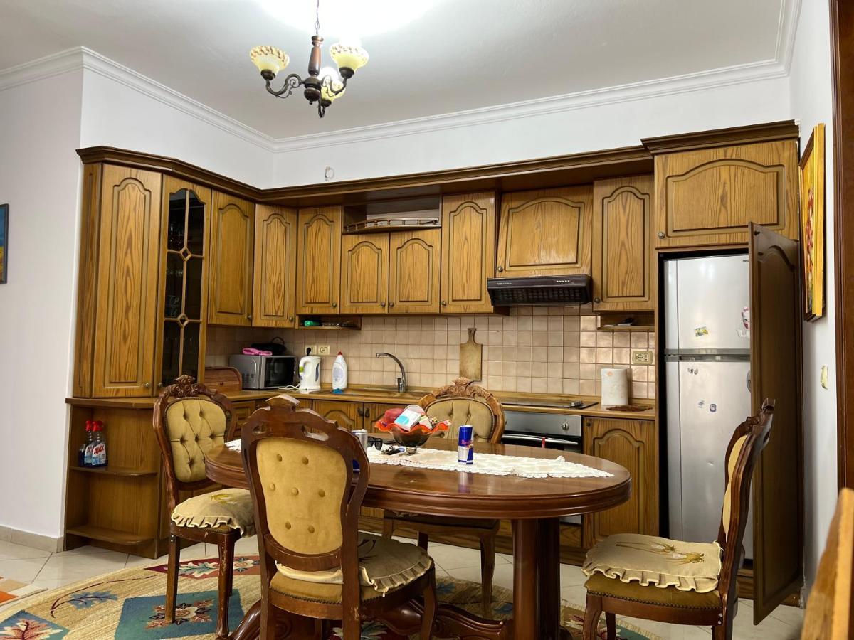 Entire Apartment Castle View Berat Bagian luar foto