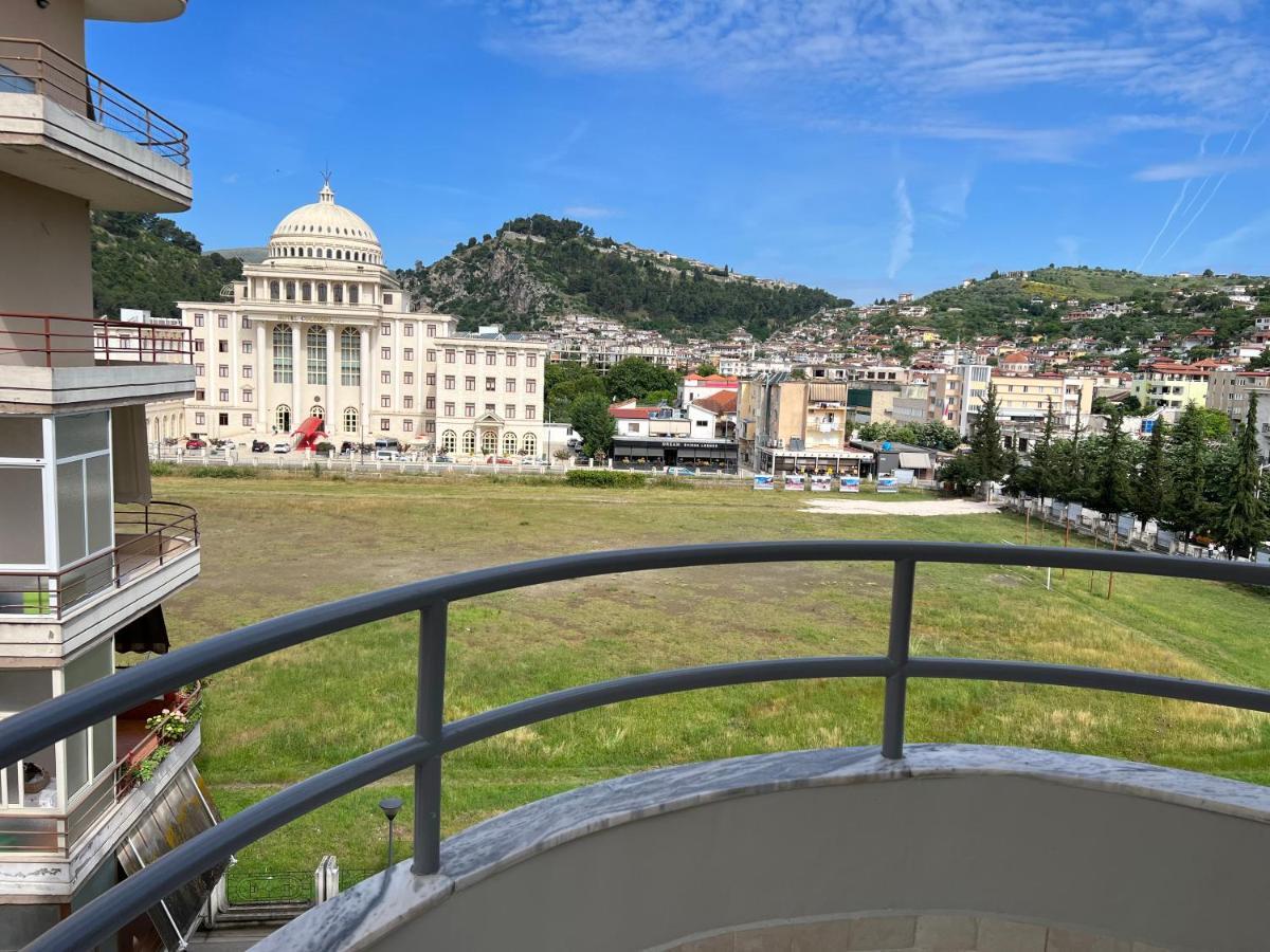 Entire Apartment Castle View Berat Bagian luar foto
