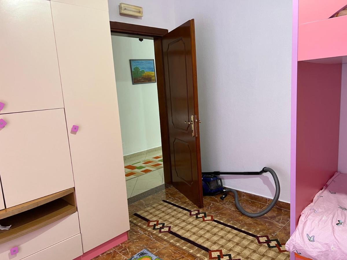 Entire Apartment Castle View Berat Bagian luar foto