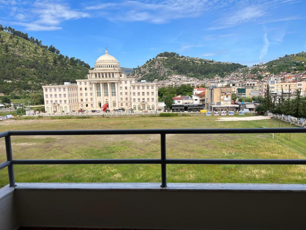 Entire Apartment Castle View Berat Bagian luar foto