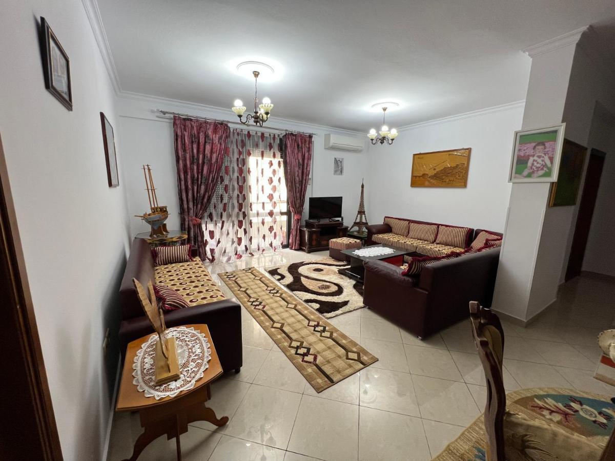 Entire Apartment Castle View Berat Bagian luar foto