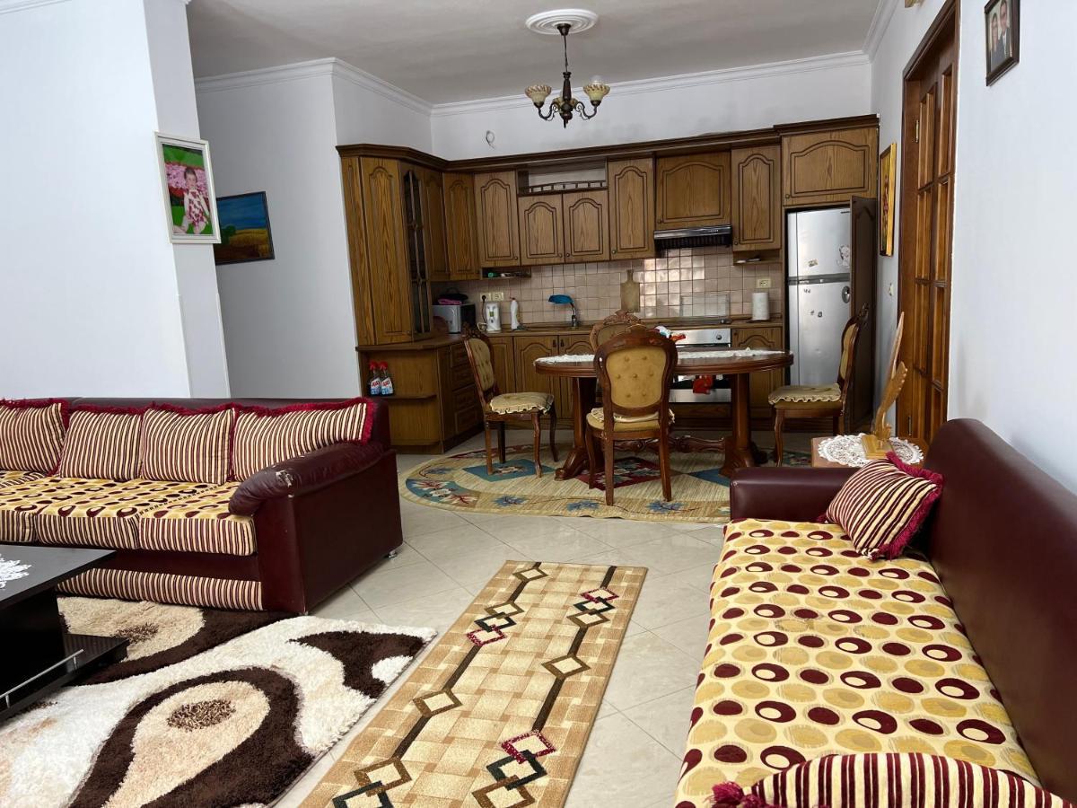 Entire Apartment Castle View Berat Bagian luar foto