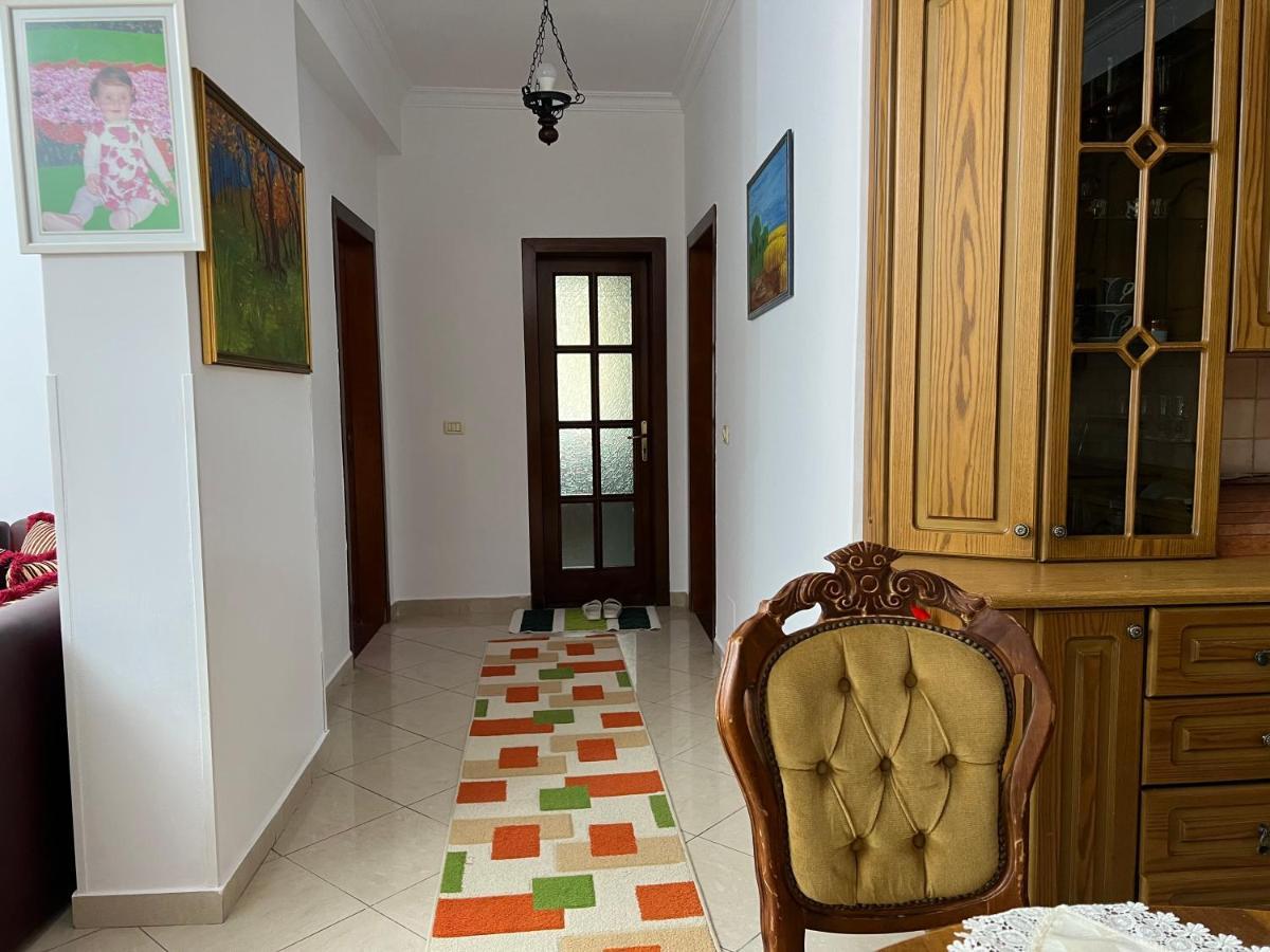Entire Apartment Castle View Berat Bagian luar foto