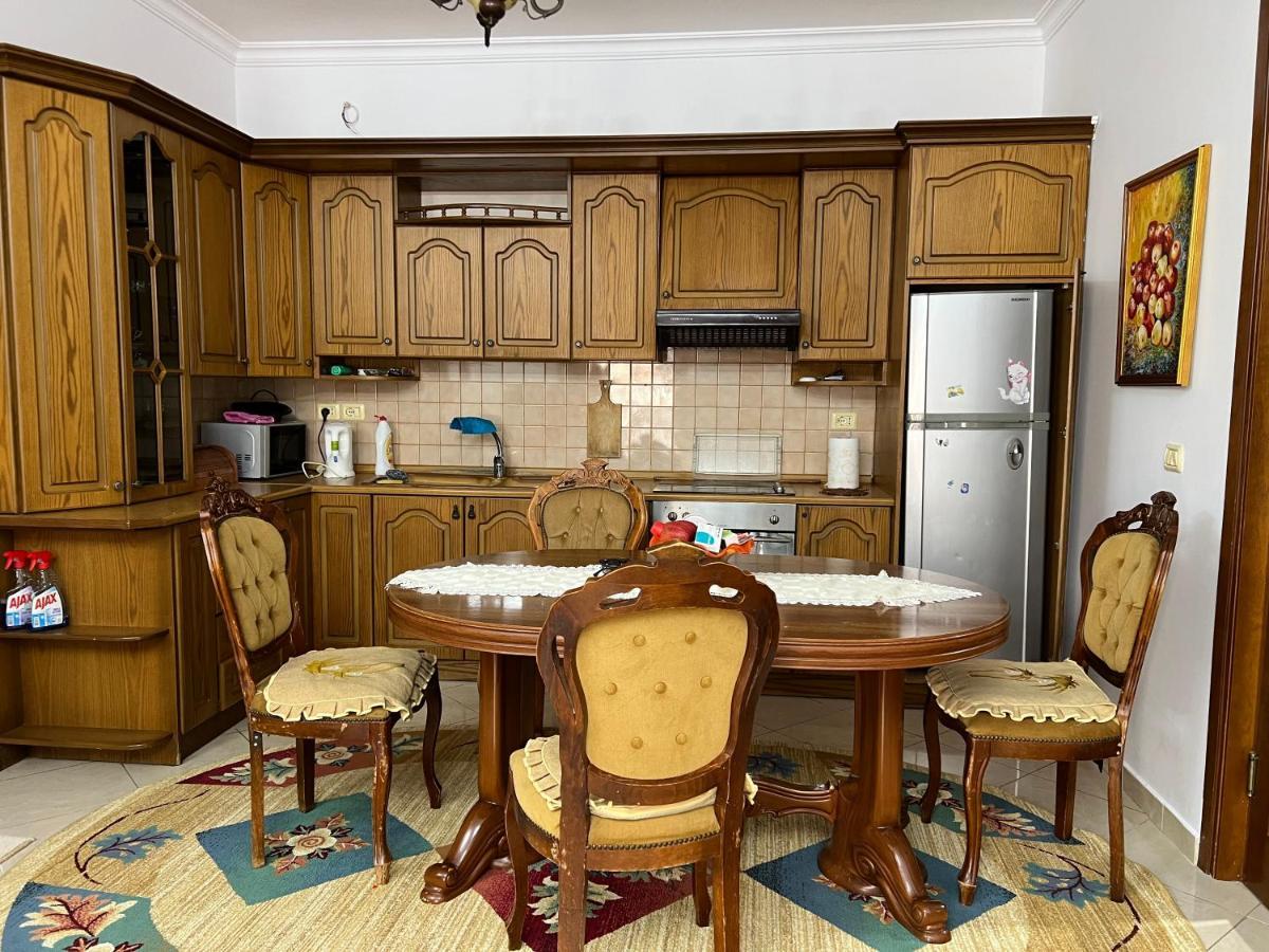 Entire Apartment Castle View Berat Bagian luar foto